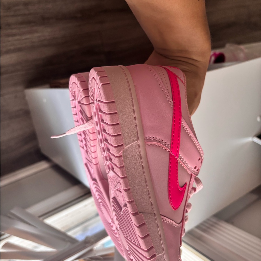 Nike Women's Pink Sneakers